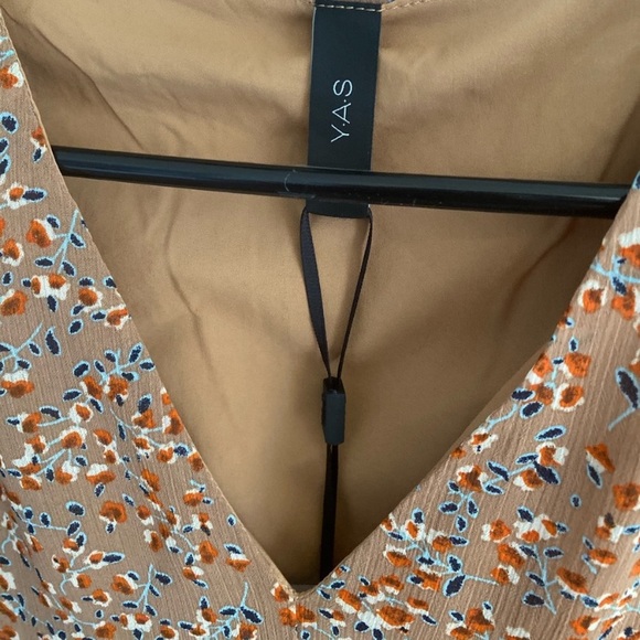 🌟Y.A.S petite maxi dress in ditsy print - Picture 5 of 7